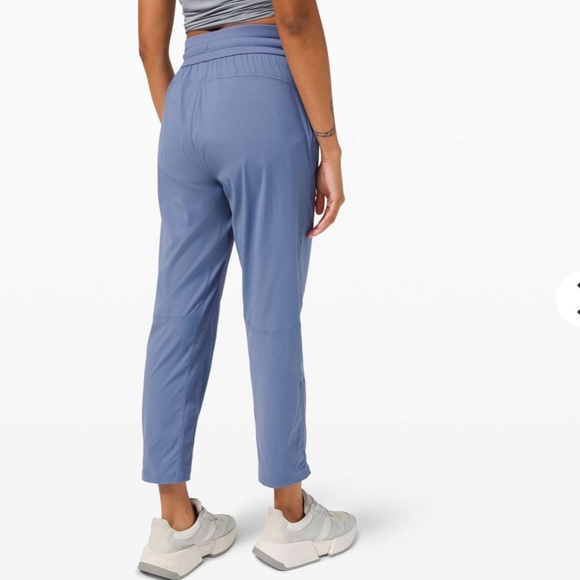 LULULEMON Beyond the Studio Crop Water Drop NWT - Picture 3 of 11